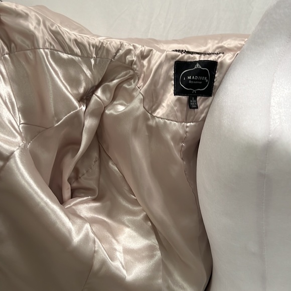 I Madison down jacket with fox fur trim on removable hood. - Picture 7 of 10